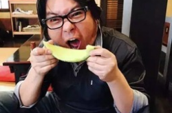 娱乐吃瓜自拍,明星吃瓜自拍背后的故事